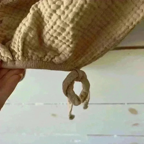 Be Divine NYC cropped top, size large, taupe colored, casual top, EUC - Picture 4 of 4